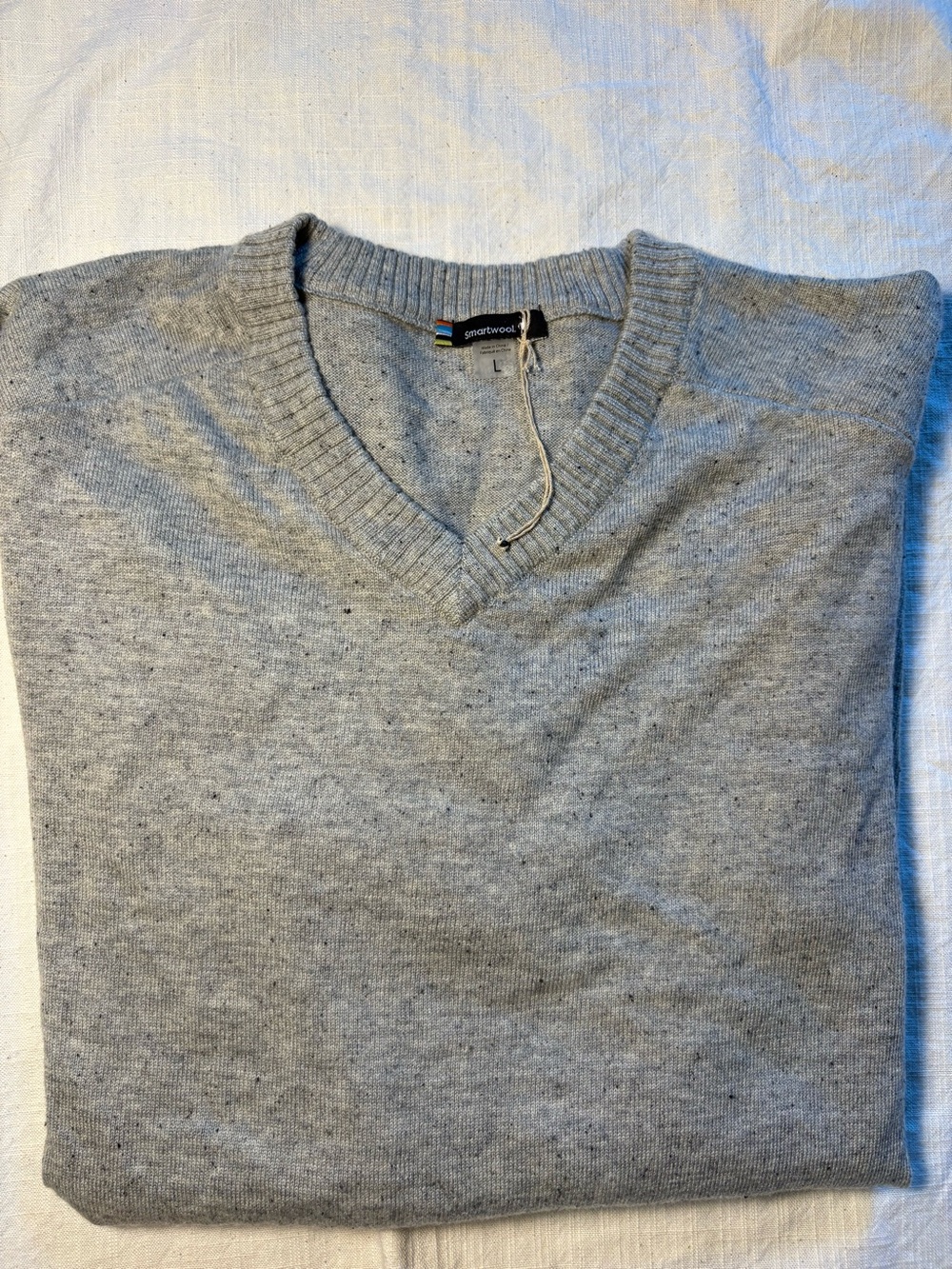 Men’s Smartwool V neck sweater merino wool silk blend lightweight Large NWOT